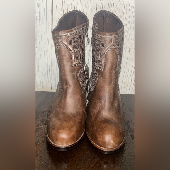 Corral Women's Urban Line Tan Ankle Booties-NWT - Picture 3 of 9